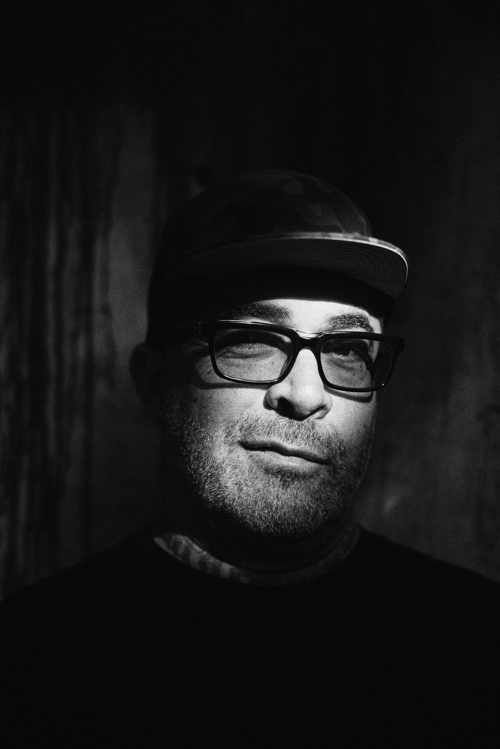 Aaron Lewis - Approved Marketing Photo - Photo Credit Travis Shinn